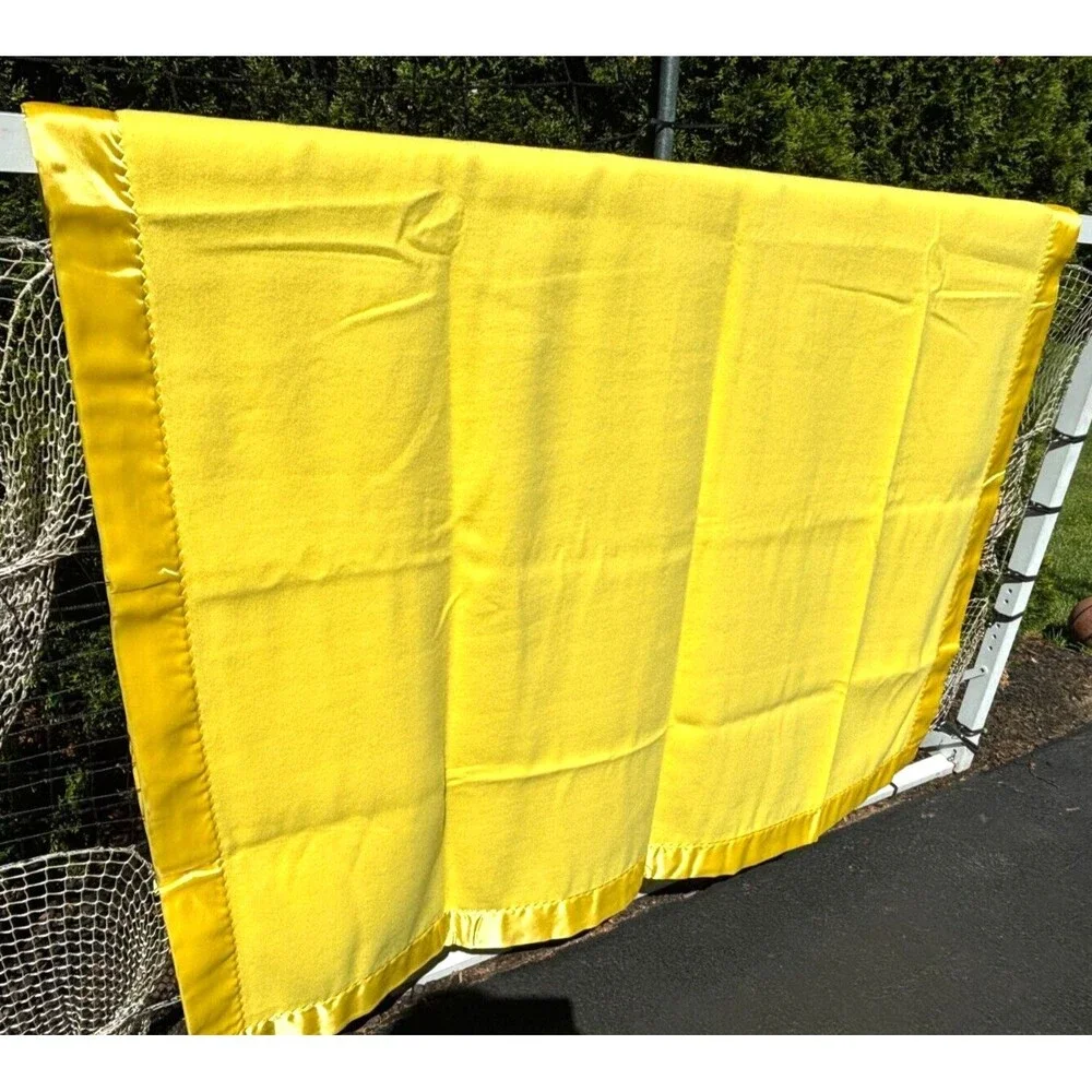Vintage Handcrafted‎ Thermal Fleece Blanket Sateen Trimmed 65